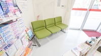 レデイ薬局長楽寺店の待合スペース