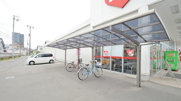 レデイ薬局味酒店の駐輪場