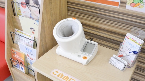 レデイ薬局味酒店の血圧計