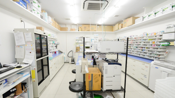 レデイ薬局味酒店の調剤室