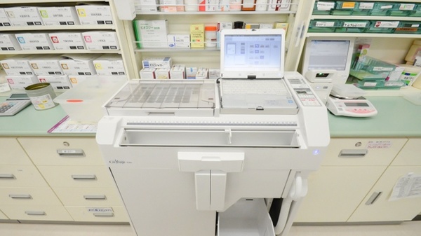 レデイ薬局古三津店の調剤器具