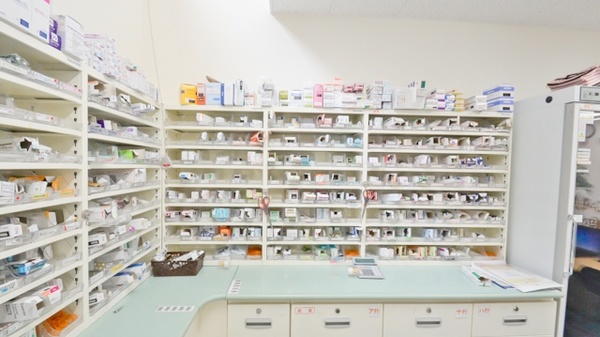 レデイ薬局馬木店の薬棚