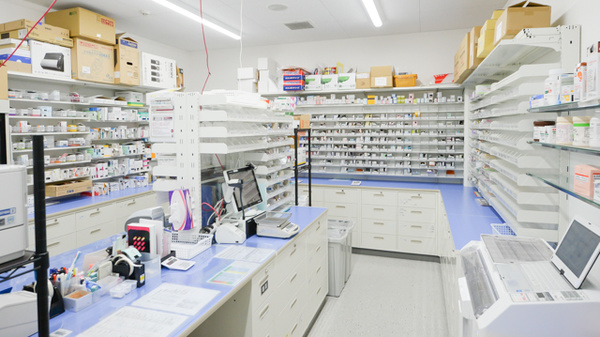 レデイ薬局古川店の調剤室