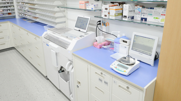 レデイ薬局古川店の調剤器具