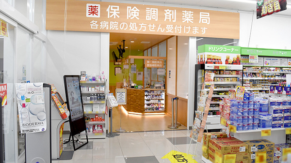 調剤薬局ツルハドラッグ上田店の入口