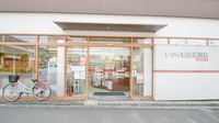 レデイ薬局拓川店の入口