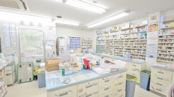 レデイ薬局拓川店の調剤室