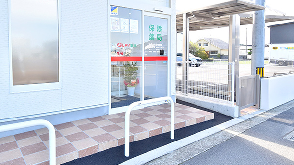 レデイ薬局　森松店の入口