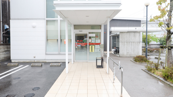 レデイ薬局北高下店の入口