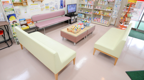 レデイ薬局今治東店の待合スペース