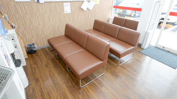 レデイ薬局喜田村店の待合スペース