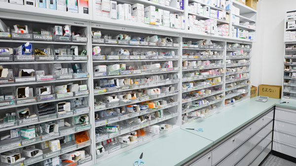 レデイ薬局喜田村店の薬棚