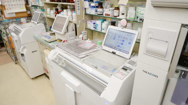 レデイ薬局十川店の調剤器具