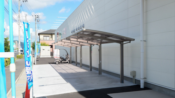 レデイ薬局木太店の駐輪場
