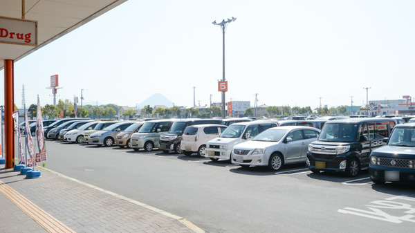 レデイ薬局多度津店の駐車場