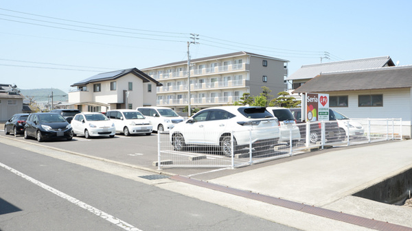 レデイ太田調剤薬局の駐車場