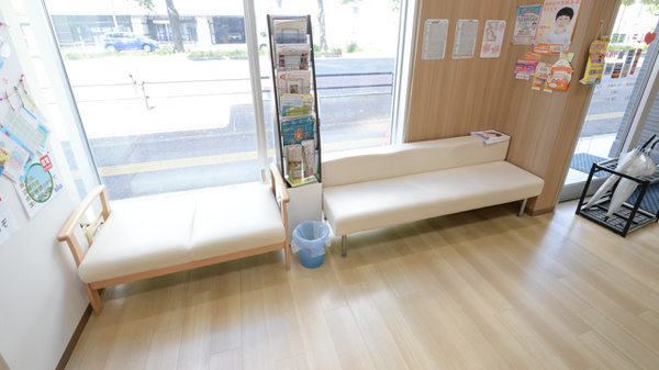 レデイ薬局藤塚店の待合スペース