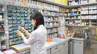 緑園調剤薬局の作業風景