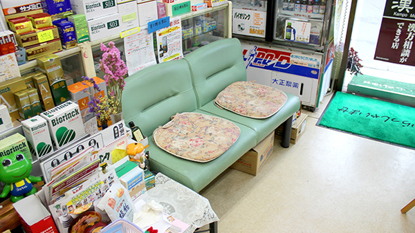 きりふや薬局の待合スペース