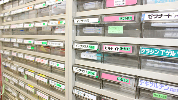 ひたちなか薬局勝田店の薬棚