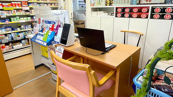 英薬局の受付/カウンター