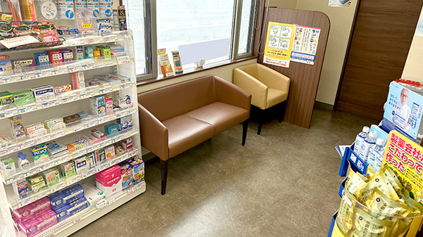 富士薬局南矢島店の待合スペース