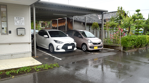あいケア薬局本郷駅前店の駐車場