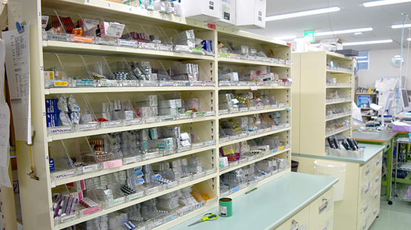 わかば薬局　中央店の薬棚