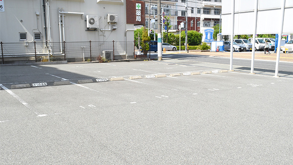 南山堂　さつき薬局の駐車場