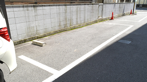 仙境堂薬局の駐車場