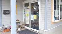 みつばち薬局の入口