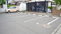 みつばち薬局の駐車場