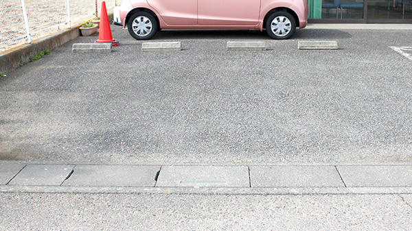 佐谷田薬局の駐車場