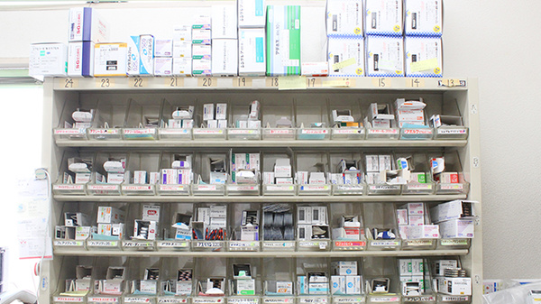 コトブキ薬局柿沼店の薬棚