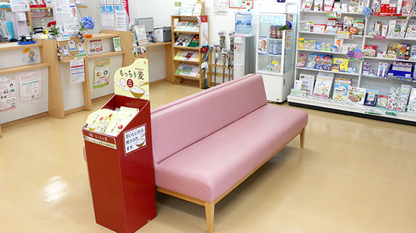 ハーブランド薬局南柏店の待合スペース