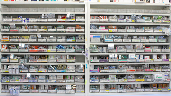 キョーワ薬局　四日市店の薬棚