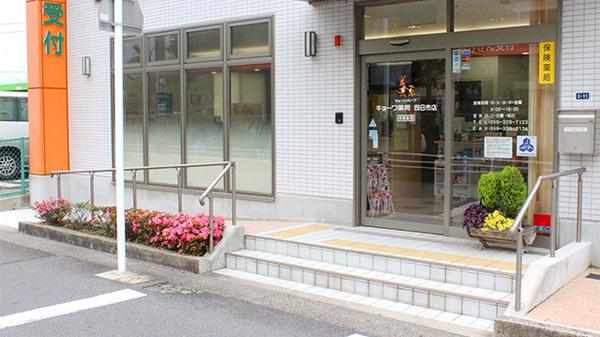 キョーワ薬局　四日市店の入口
