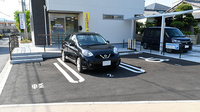 ひがしの薬局の駐車場