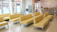 キョーワ薬局　栄生店の待合スペース