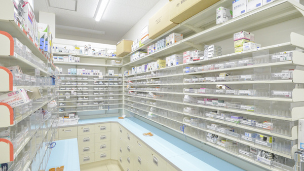 スギ薬局　玉出店の薬棚
