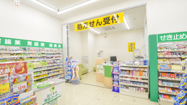 スギ薬局　玉出店の入口