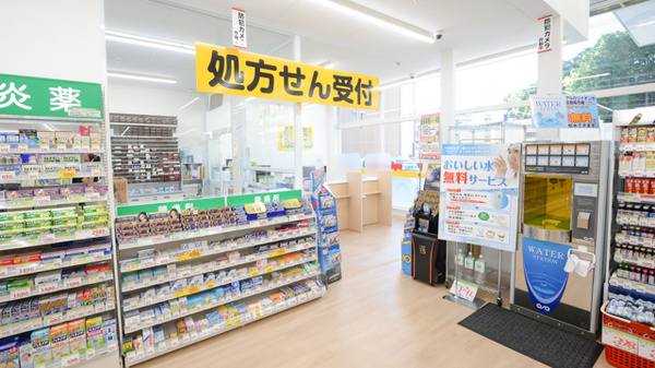 スギ薬局　瀬田東店の入口