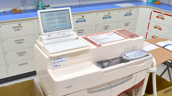 スギ薬局　さつき橋店の調剤器具