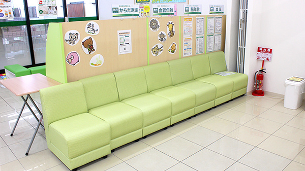 スギ薬局　川口末広店の待合スペース