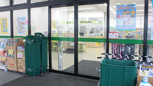 スギ薬局　川口末広店の入口