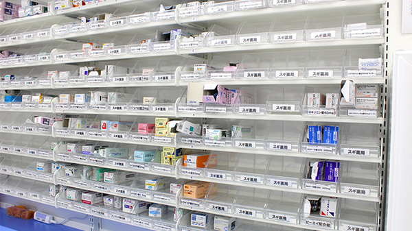 スギ薬局　川口末広店の薬棚