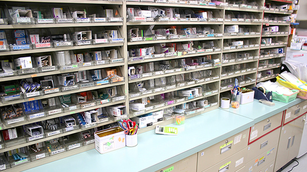 みらくる薬局　中の島店の薬棚