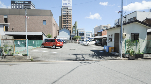 中央調剤薬局の駐車場