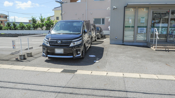 ハロー薬局　岡崎店の駐車場
