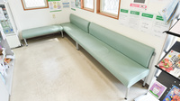 ハロー薬局　うえだ店の待合スペース